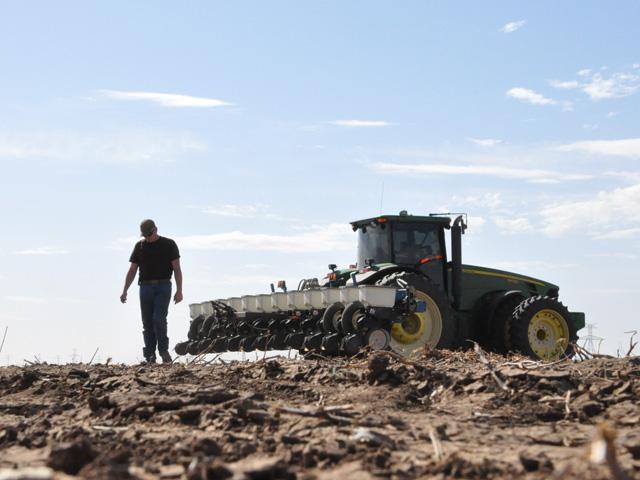 Farmers who have not yet enrolled in the Agriculture Risk Coverage (ARC) or Price Loss Coverage (PLC) programs for the 2022 crop year have until March 15, 2022, to sign a contract. (DTN file photo)