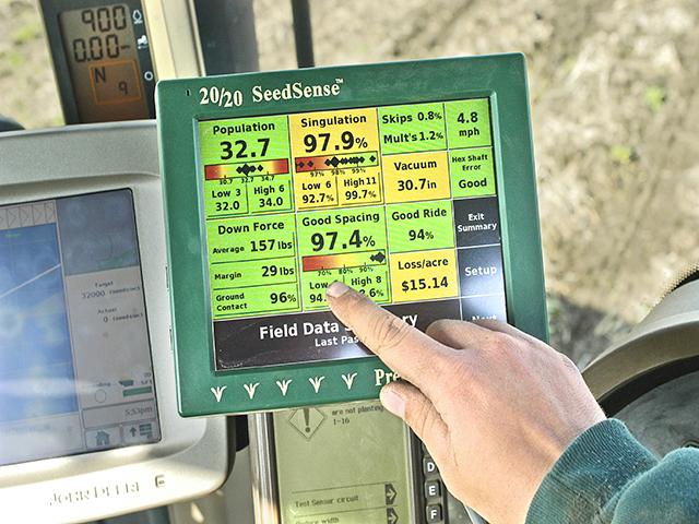 Nationally, about 27% of farmers use the internet for precision agricultural purposes, though in a handful of states, it is more than 50%. The internet and precision tools are expected to become more important going forward. (DTN/Progressive Farmer file photo)