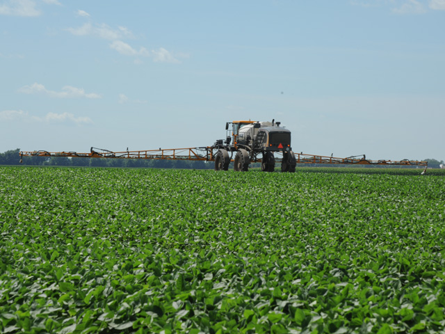 Mandatory training to use dicamba herbicides in the Xtend cropping system is an annual requirement. Online classes are now being offered to fulfill the requirements. (DTN photo by Pamela Smith)