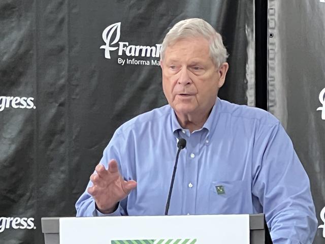Ag Secretary Tom Vilsack talks about climate-smart agricultural projects at the Farm Progress Show on Tuesday. Dealing with issues such as USDA&#039;s weekly export sales, Vilsack said he doesn&#039;t know if the usual sales report will come out on Thursday. (DTN photo by Chris Clayton)