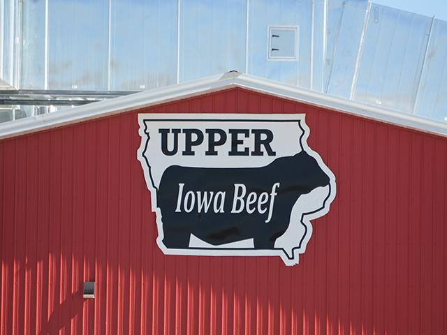 The Upper Iowa Beef plant processes about 470 cattle a day and sends most of its beef to retailers on the East Coast as well as 11 Asian countries. While packers are processing fewer cattle nationally, projects under construction would add up to 6,900 head of daily capacity. (DTN photo by Chris Clayton)