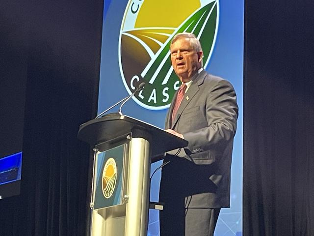 Agriculture Secretary Tom Vilsack drew applause at Commodity Classic talking about Ukraine and the importance of not taking for granted the privilege of living in a free and democratic country. He also drew cheers when he briefly touched on the value of E15 and B20 to address energy shortages. (DTN photo by Matt Wilde) 